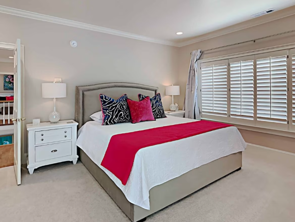 Elegant Beach retreat in Pawleys Island 5-Bedroom Steps to Beach